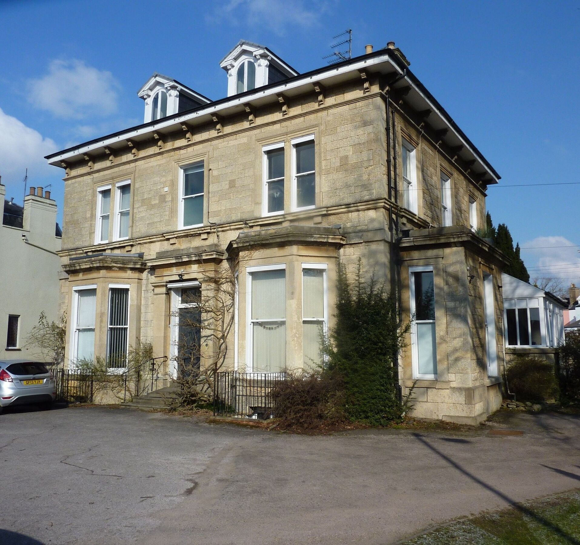 Servicedlets - The Mews Cheltenham